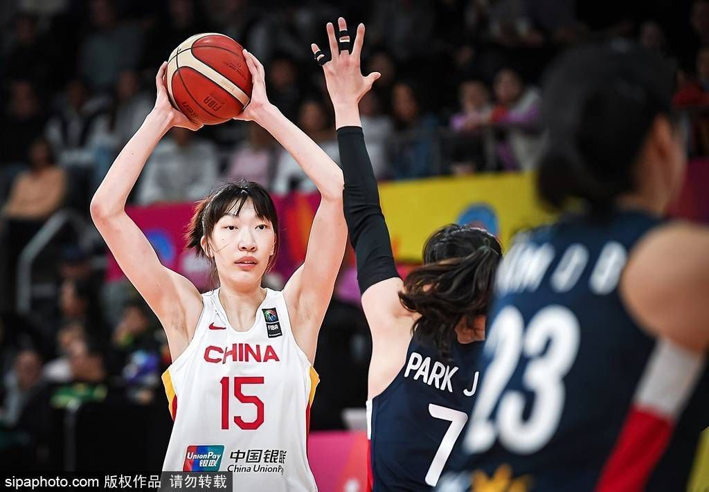 妙子本年27岁了，她向公司请了十天的假，到乡下享受神驰已久的村落糊口。自此，她便经常想起了她五年级那一年的旧事。一路上不竭回忆五年级时产生的旧事，达到目标地后，迎接她的是一位村落小伙子，比她小2岁的俊雄。她起头了农人的糊口，并乐在此中，向俊雄分享她小时辰的点点滴滴，在乡下看到的风景都能勾起夸姣的回想。两人相处甚欢，一路感触感染岁月流逝的陈迹。正在她要分开的前一天晚上，俊雄的奶奶竟向妙子建议与俊雄成婚，马上又牵起了妙子的回想……